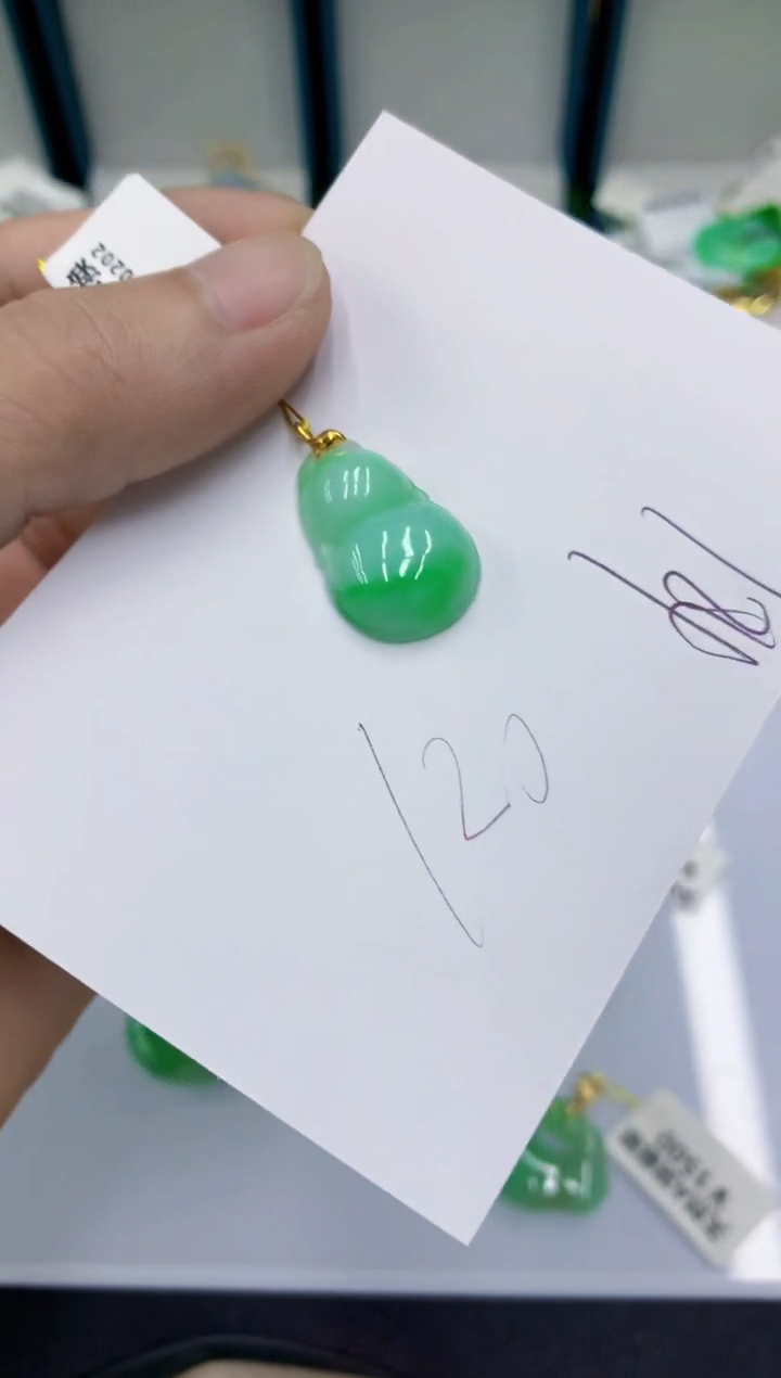 翡翠18K金镶嵌颈饰翡翠