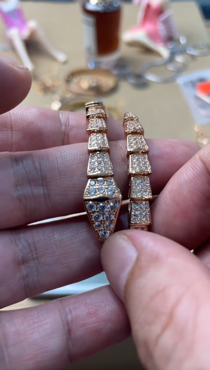 瓷片常**姐嘉荣当康大姐fu的总铺