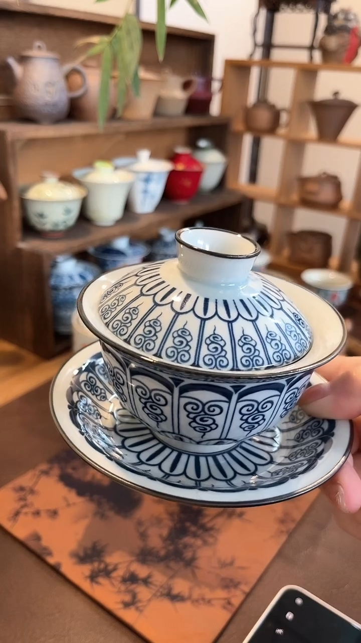 【闪购商品】其他青花卷草纹三才盖碗