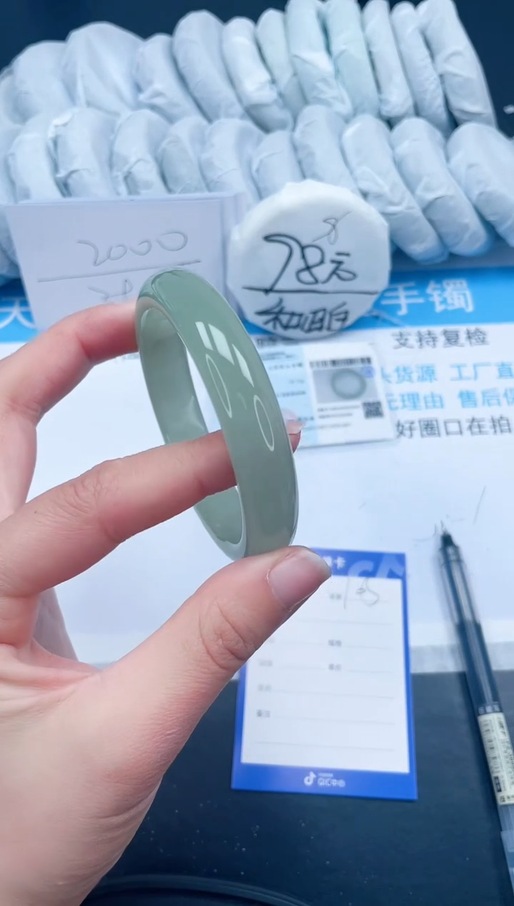 【闪购商品】石英质玉手镯未镶嵌105-60
