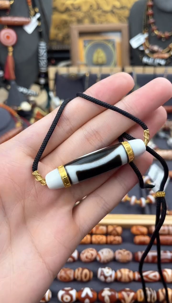 【闪购商品】玛瑙/玉髓18K金镶嵌颈饰18k行运黑白一眼天地锁骨链