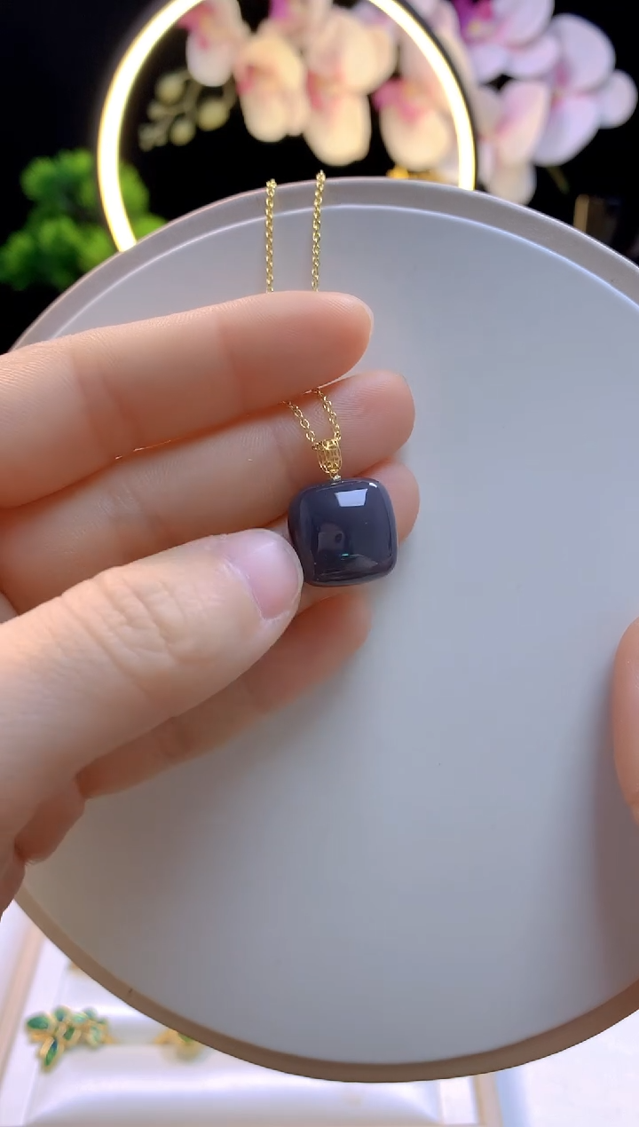 【闪购商品】和田玉吊坠18K金镶嵌烟紫小方糖