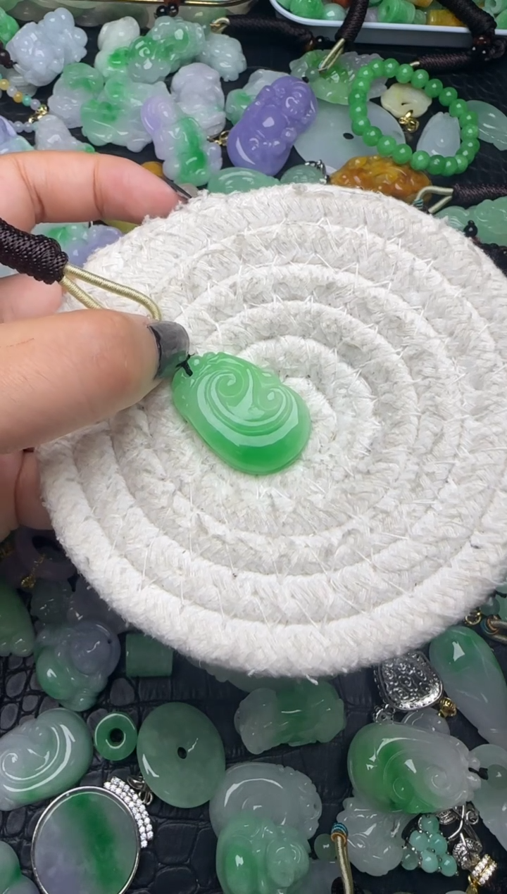 颈饰未镶嵌翡翠缅甸翡翠吊坠