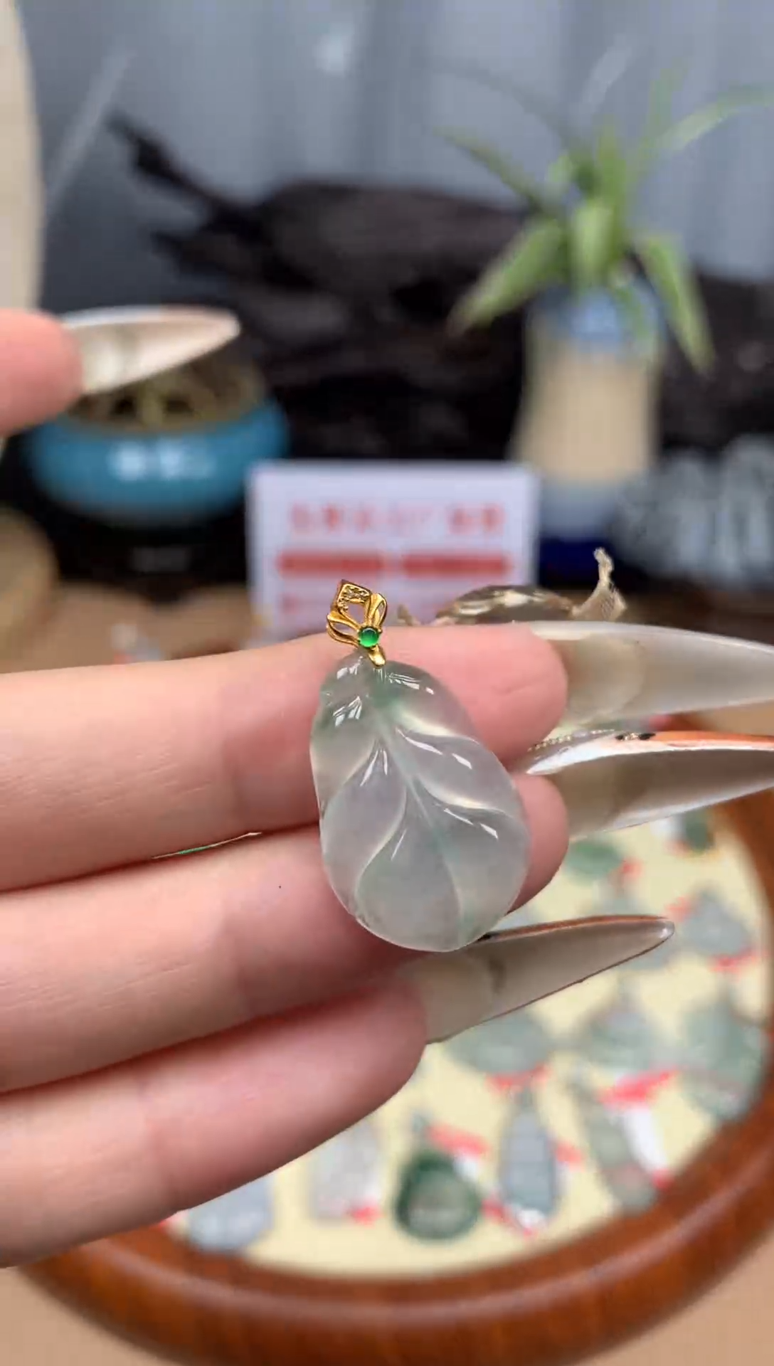 翡翠18K金镶嵌颈饰叶子