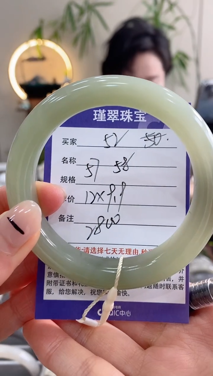 【闪购商品】和田玉手镯未镶嵌52微色差