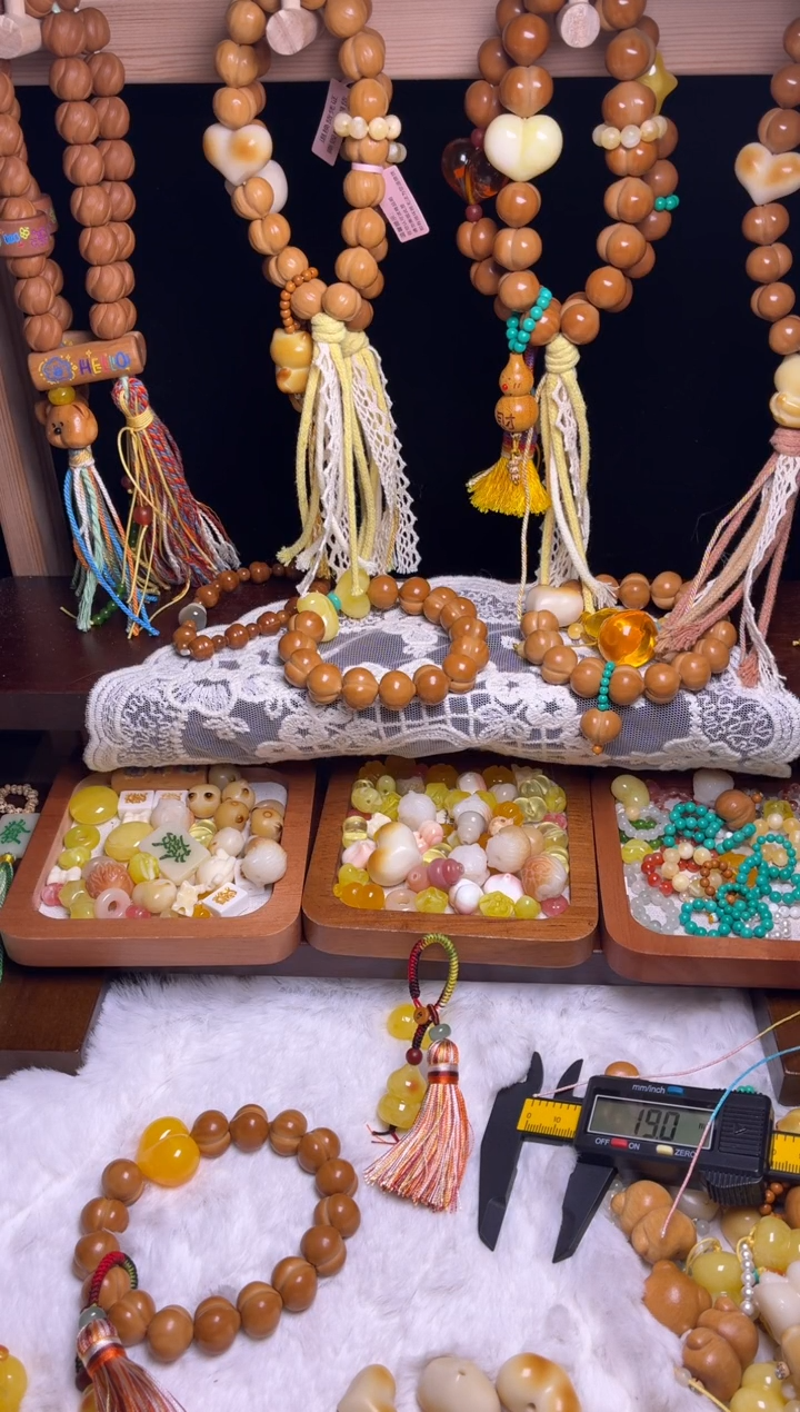 吊坠猴头核桃?****?配饰 红色短流苏葫芦吊坠