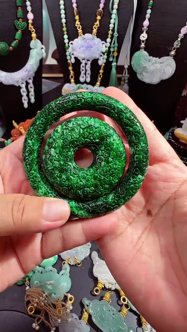 颈饰未镶嵌翡翠手镯5758