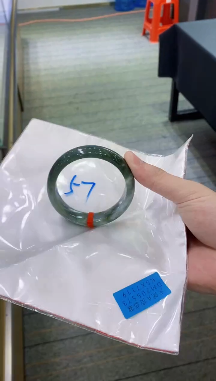 【闪购商品】翡翠手镯未镶嵌              