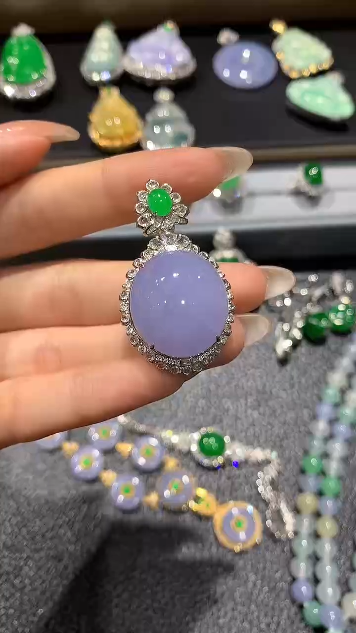 【闪购商品】翡翠吊坠(不含链)18K金镶嵌60团购