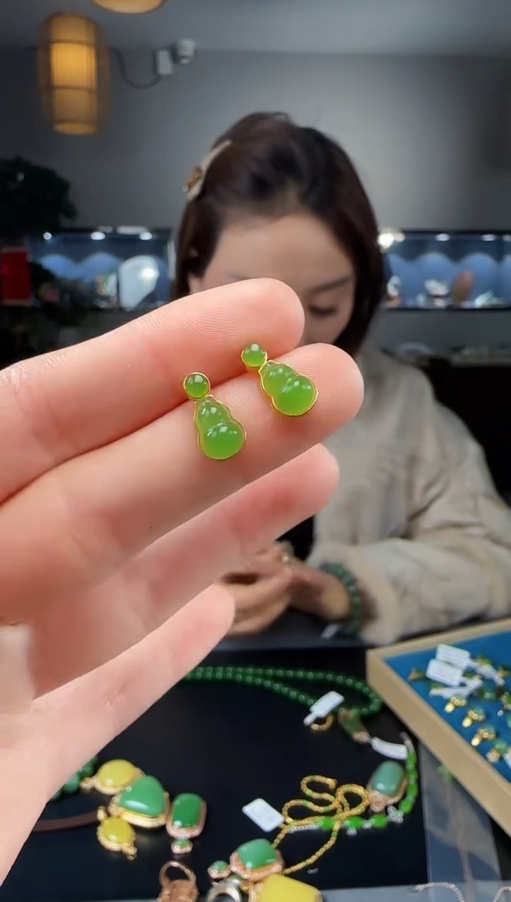 【闪购商品】和田玉耳钉18K金镶嵌1