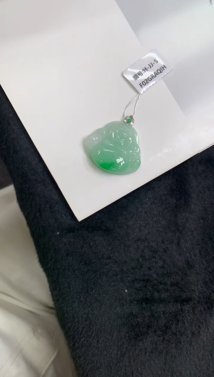 颈饰18K金镶嵌翡翠佛公