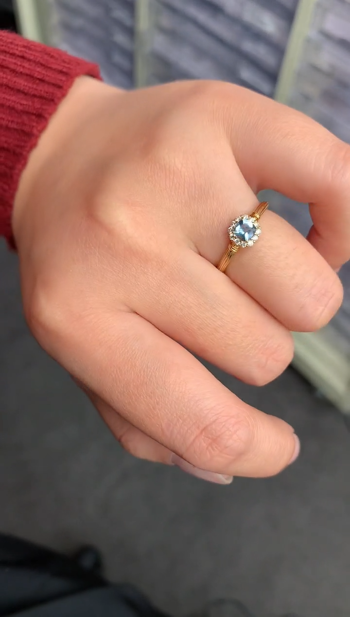 【闪购商品】海蓝宝石戒指18K金镶嵌海蓝宝戒指