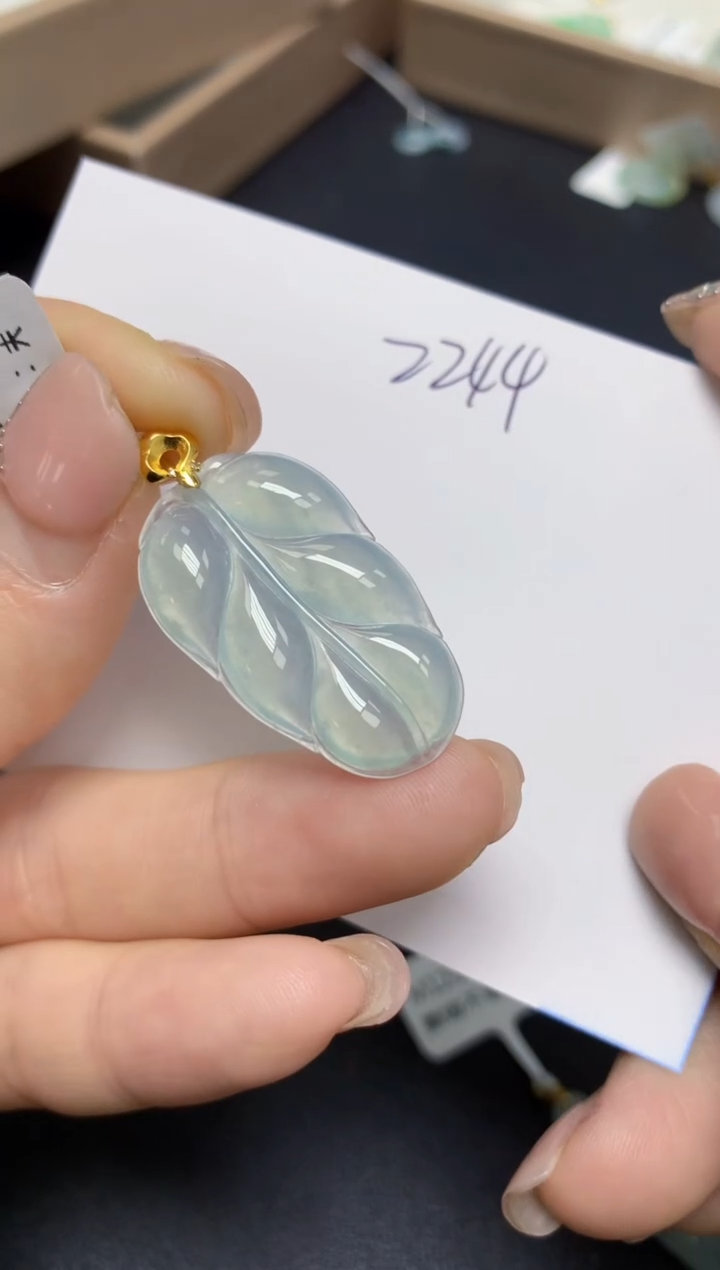 【闪购商品】翡翠挂件18K金镶嵌 天然翡翠A货