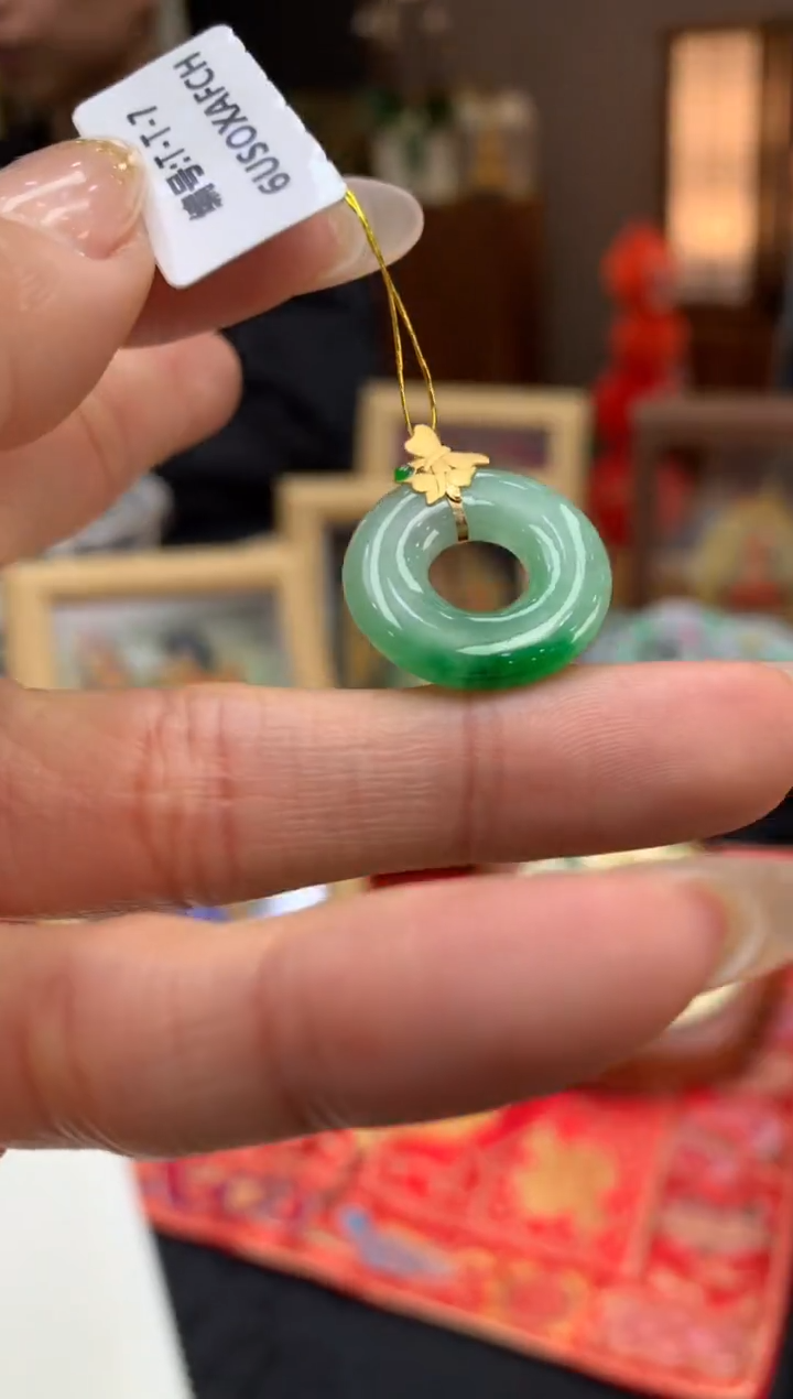 【闪购商品】翡翠颈饰18K金镶嵌甜甜圈