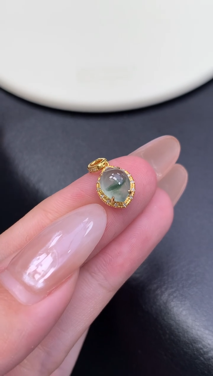 颈饰18K金镶嵌翡翠不退不换 无鉴赏期