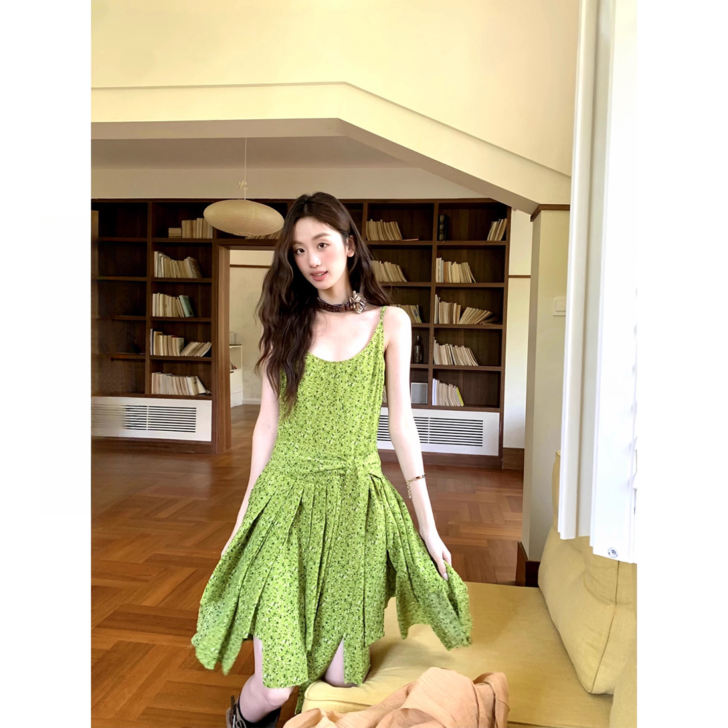 soolrok 松未韵一  不规则荷叶撕边裙摆u领吊带碎花腰带连衣裙