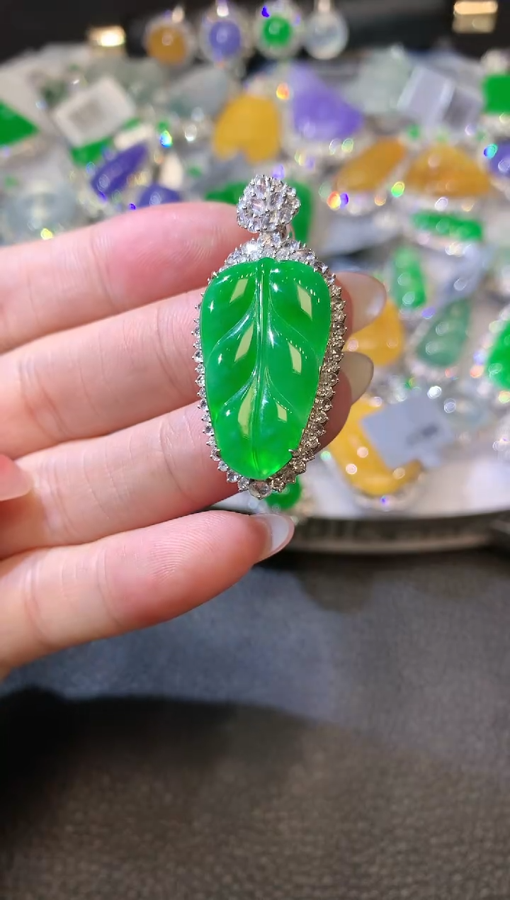 【闪购商品】翡翠吊坠(不含链)18K金镶嵌D84