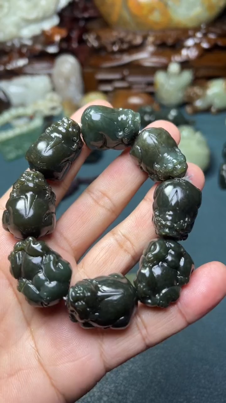 未镶嵌和田玉把件-