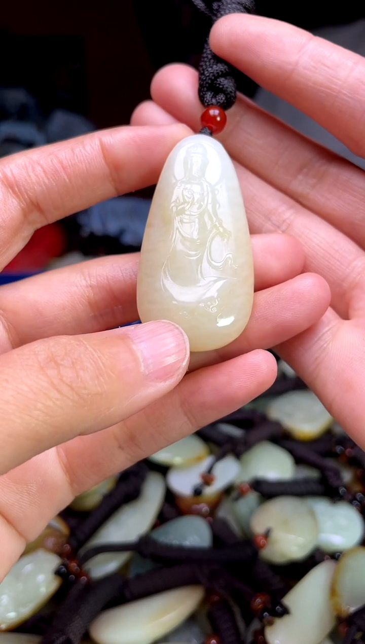 和田玉未镶嵌颈饰1