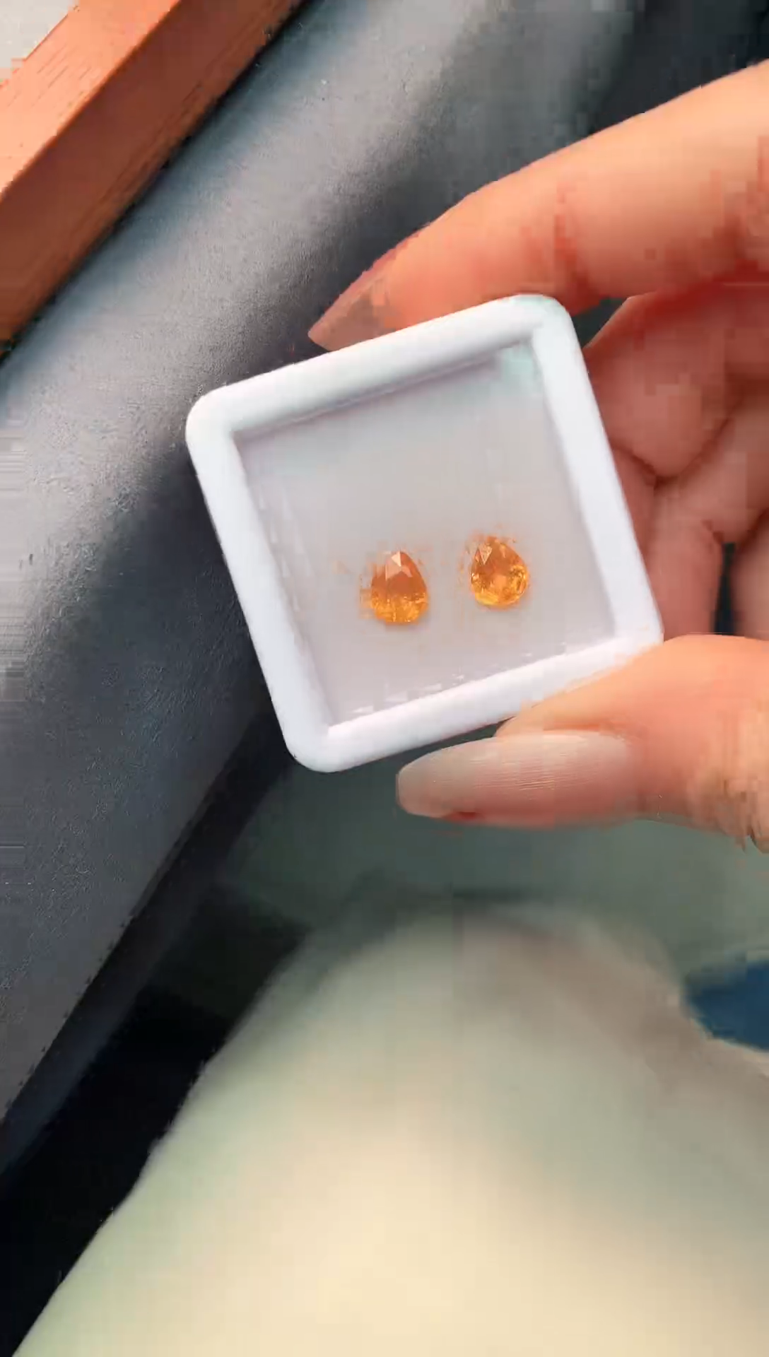 【闪购商品】石榴石（芬达石）耳饰未镶嵌3.1克拉
