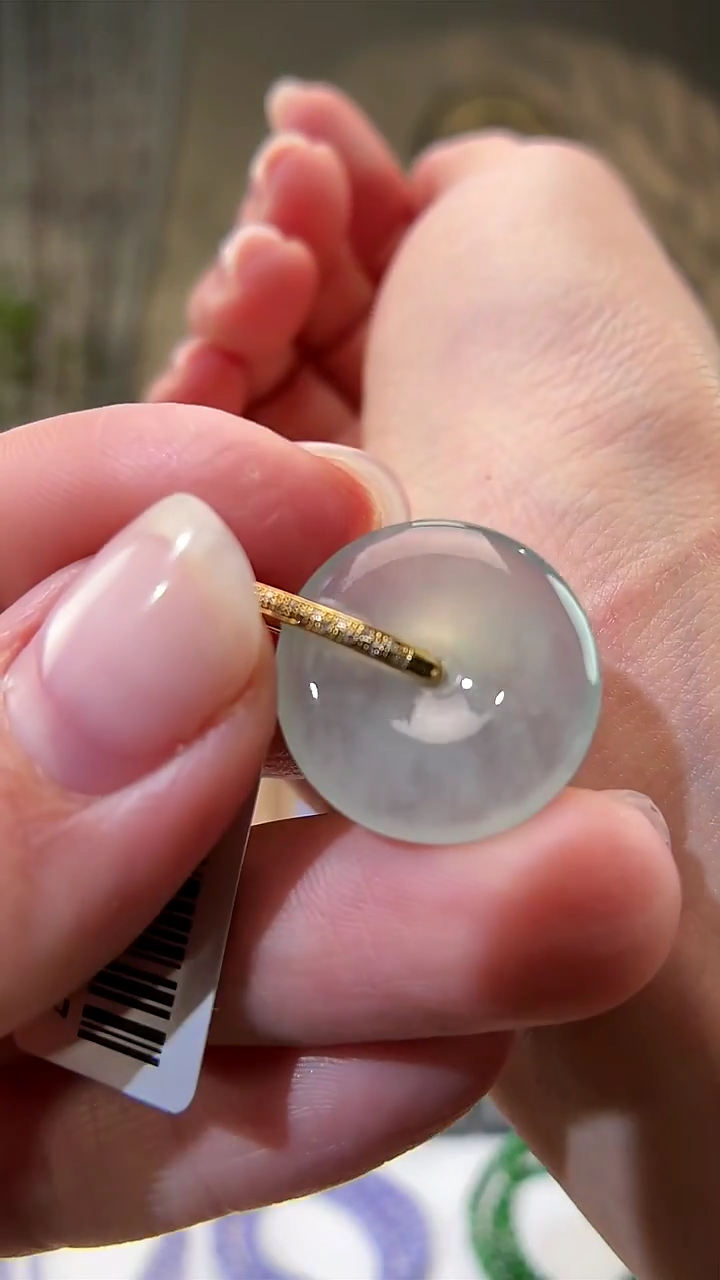 颈饰18K金镶嵌翡翠平安扣