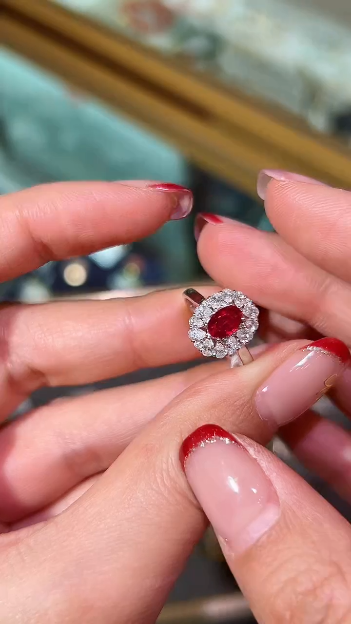 【闪购商品】红宝石戒指18K金镶嵌75分无烧鸽血满钻