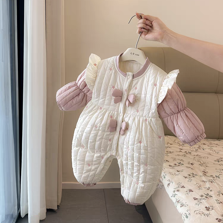 女宝宝夹棉连体衣2025新款婴幼儿外出衣服洋气外穿哈衣小月龄冬装