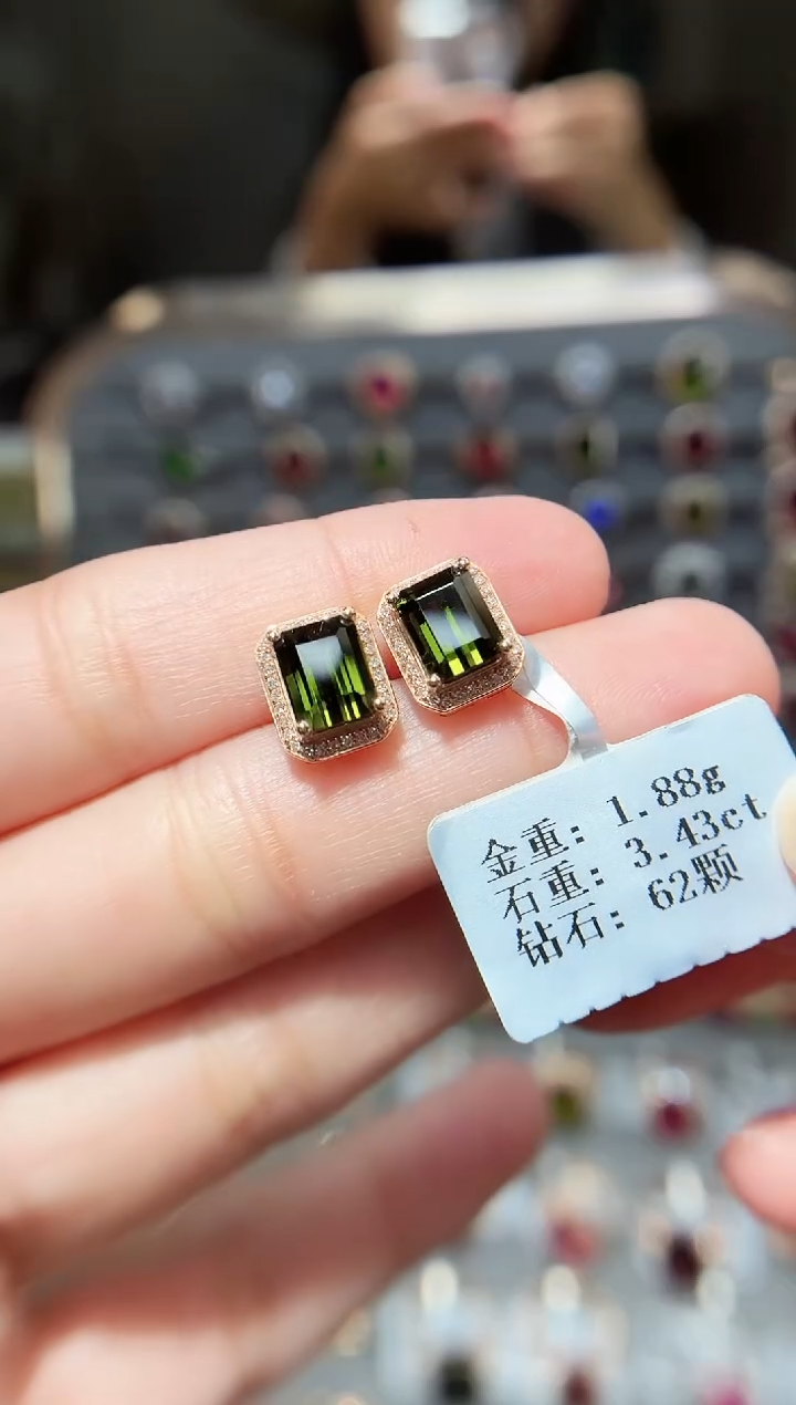 18K金镶嵌耳饰碧玺3.43.配钻