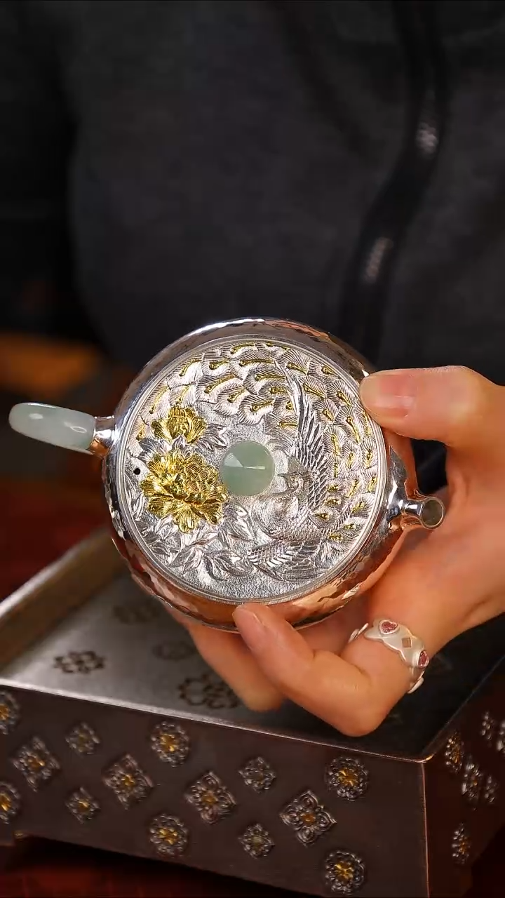 GS0006 国师 玉把玉钮錾刻凤凰盖素款小壶（纪念款）