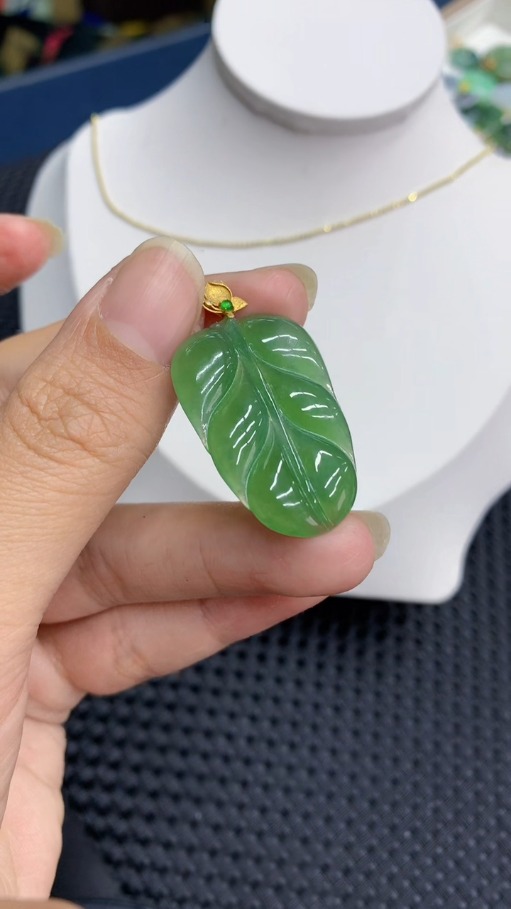 【闪购商品】翡翠颈饰18K金镶嵌            8