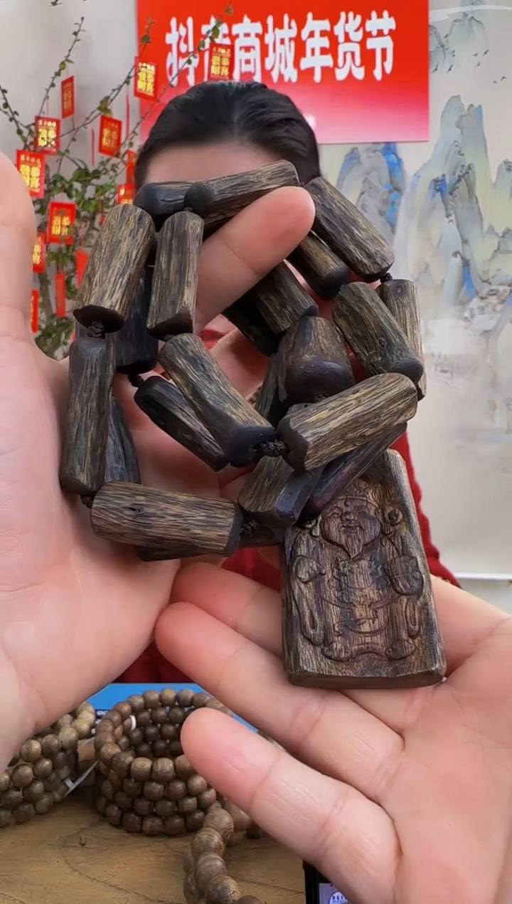 【闪购商品】沉香手串海南绿奇楠乌身虫漏母树雕刻件多样性发一
