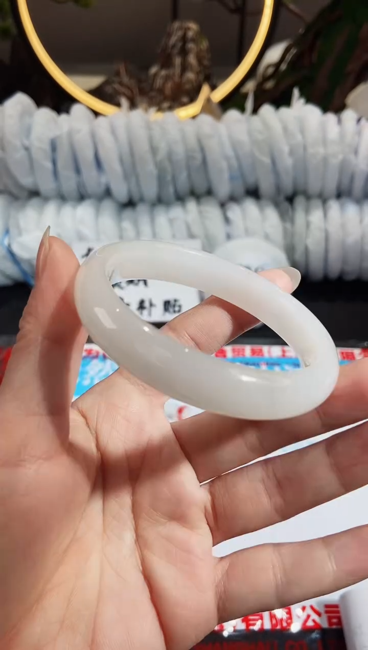 【闪购商品】石英质玉手镯未镶嵌74-56
