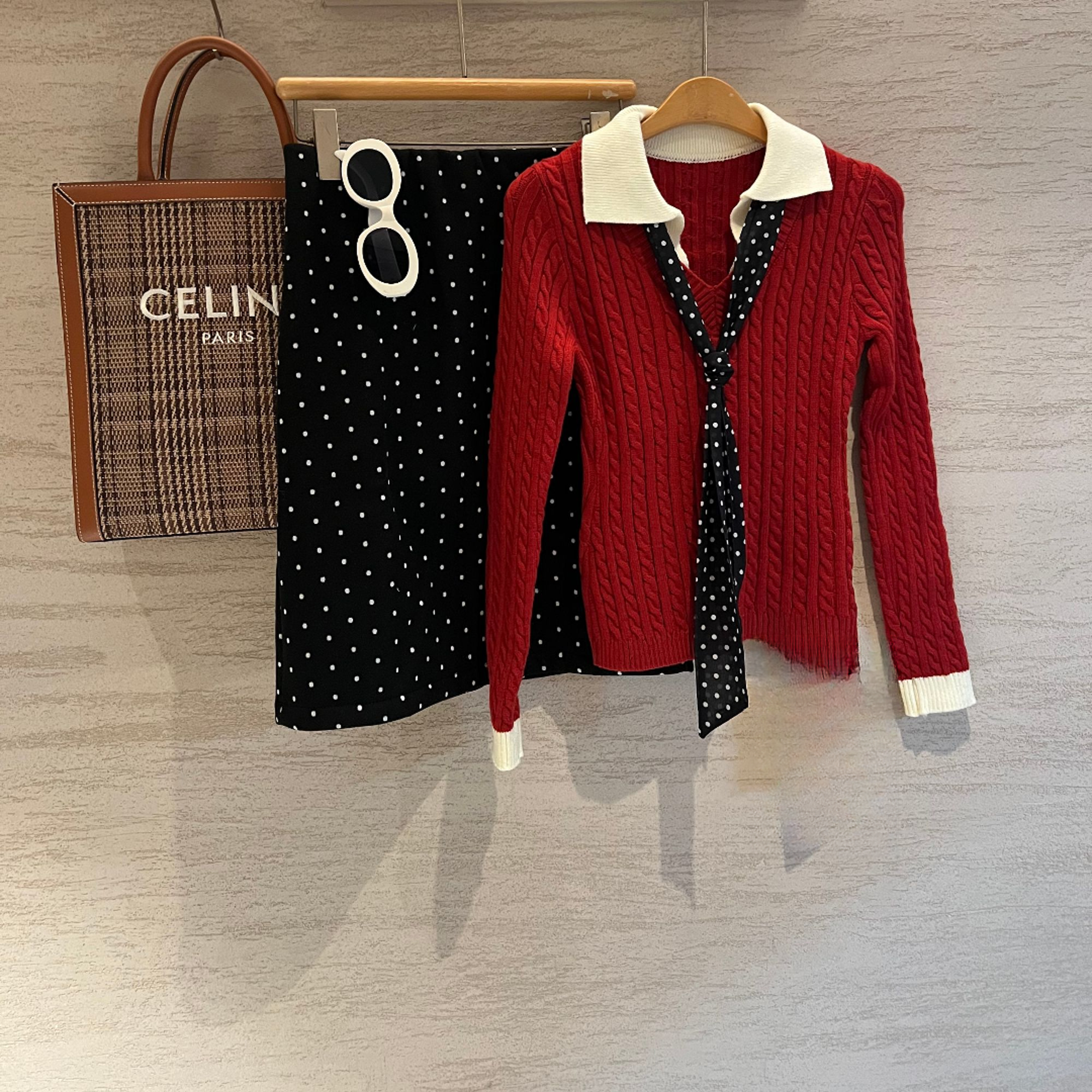 "岁岁无忧“韩系波点丝巾加厚慵懒麻花V领毛衣+复合加绒波点半裙