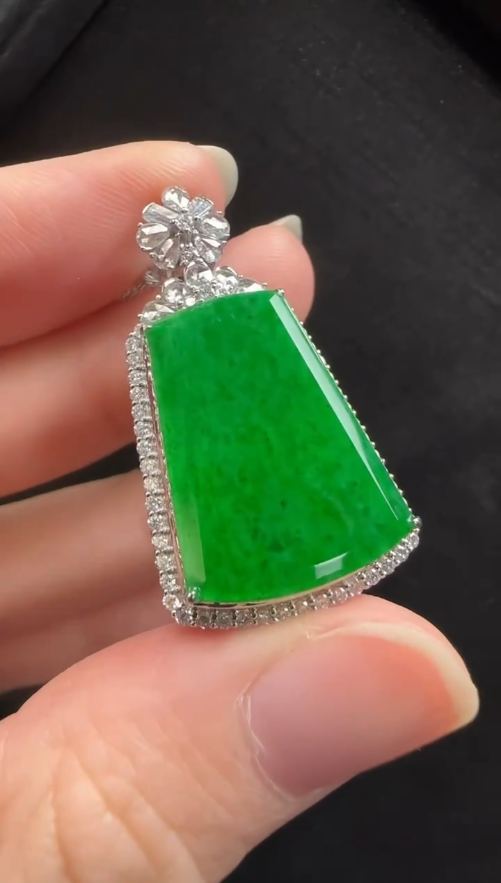 颈饰18K金镶嵌翡翠414无事牌一个