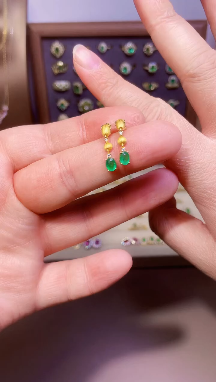 【闪购商品】祖母绿耳饰银S925镶嵌一对