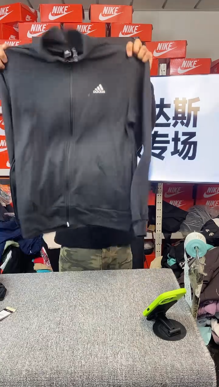 327编码 阿迪达斯 全新无暇 尺码175 直播间过款为准