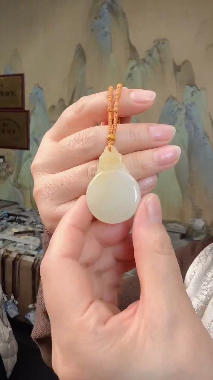 颈饰未镶嵌和田玉.