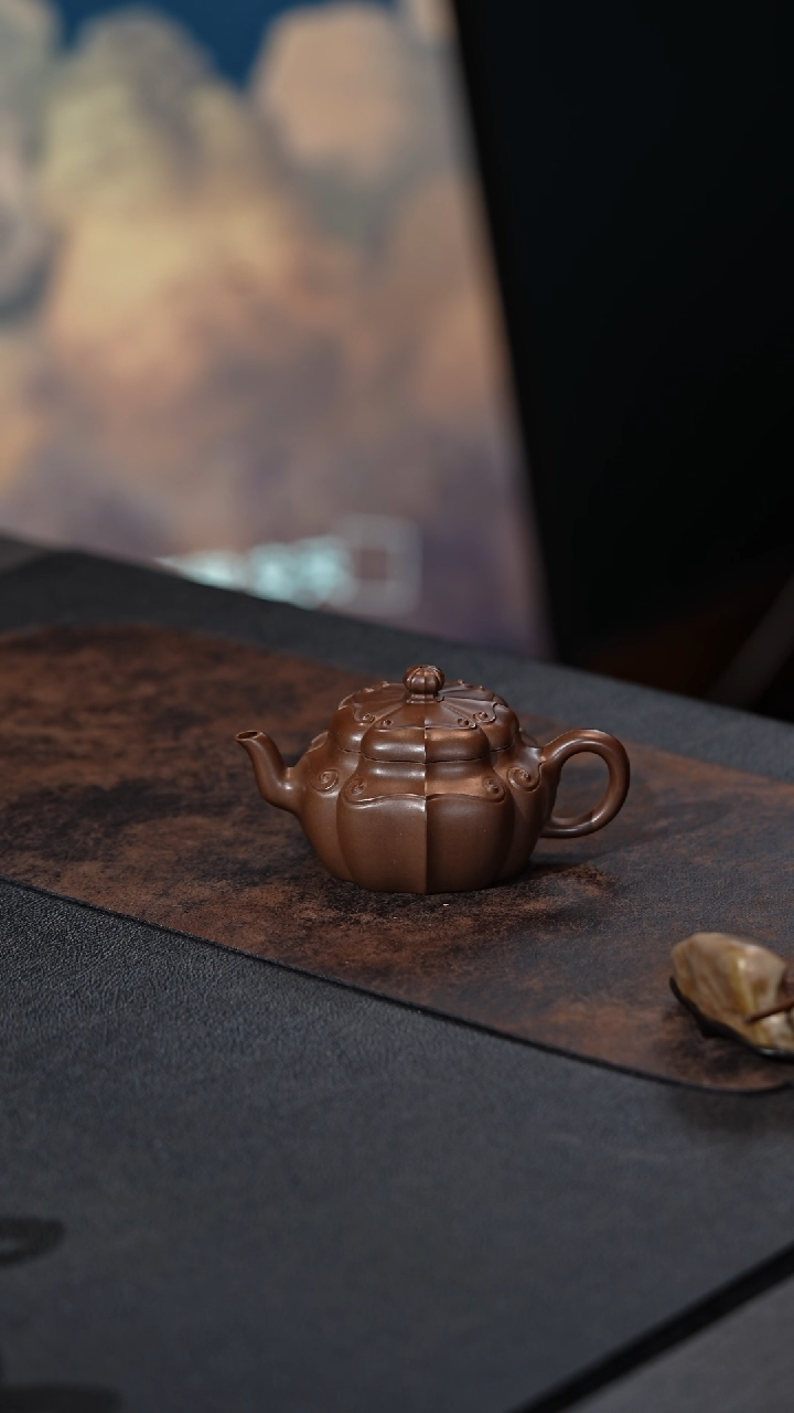 【闪购商品】紫砂茶壶四方筋纹如意            