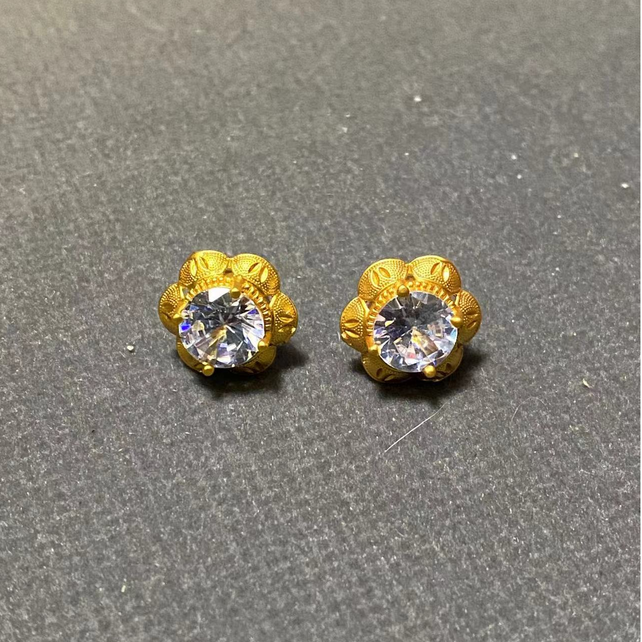 黄铜耳饰 H378铜镀金耳钉气质轻奢民族风白色圆花形简约百搭经典