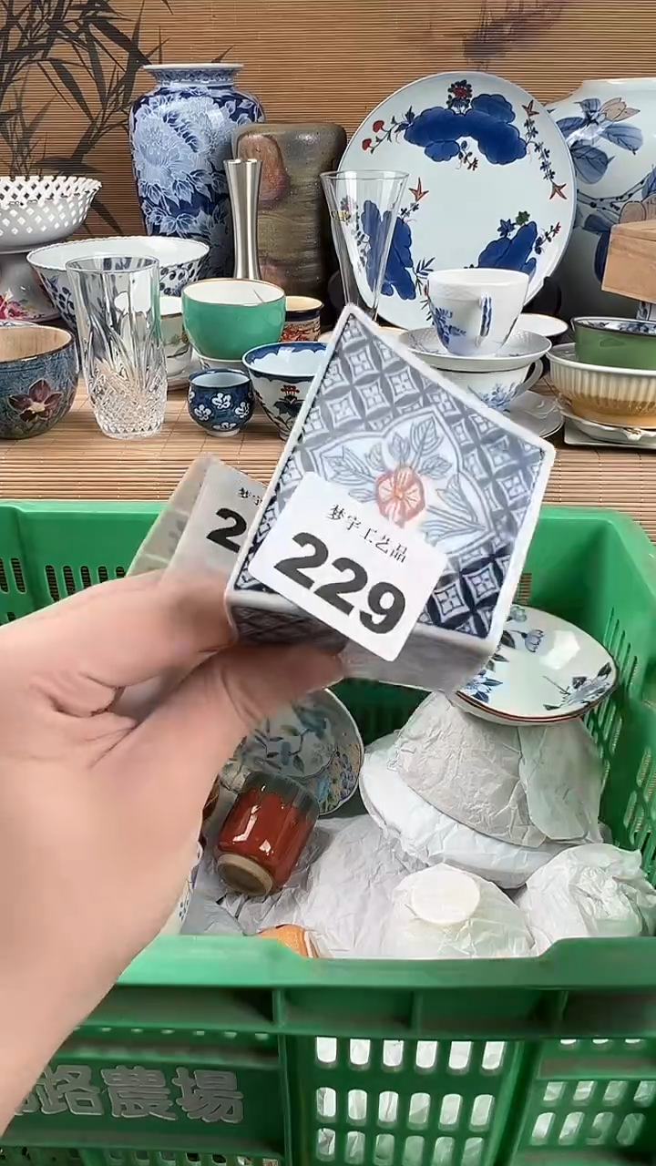 瓷片老****y瓷片            229