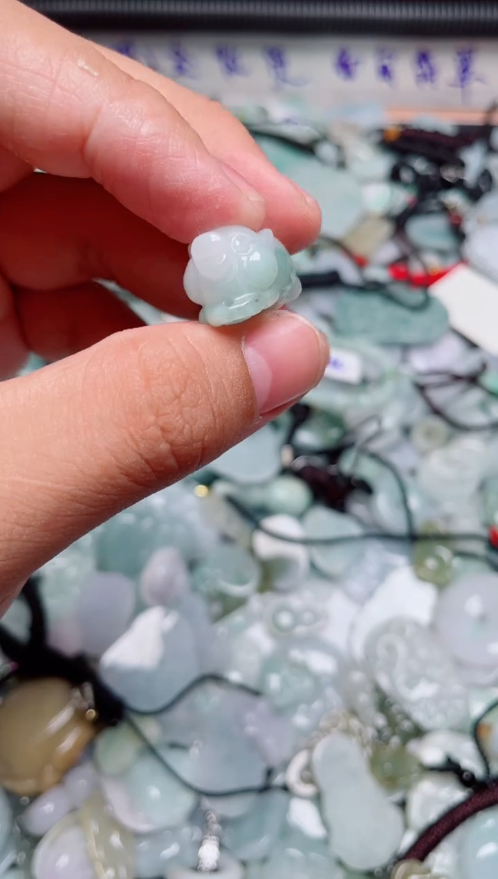 翡翠未镶嵌颈饰翡翠吊坠（不含链）