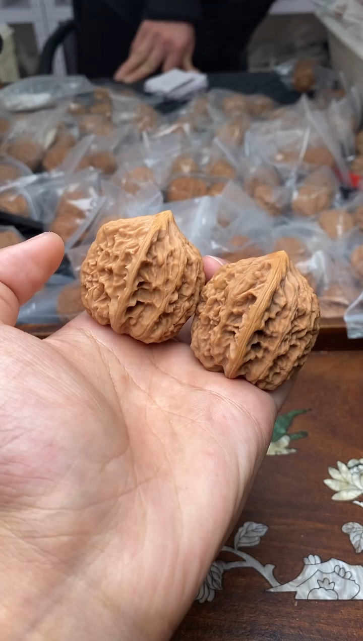 【闪购商品】文玩核桃吊坠A78号40尺鸡心