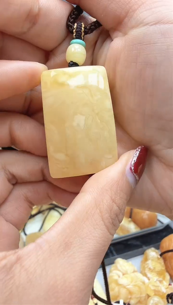 【闪购商品】琥珀裸石未镶嵌挂坠