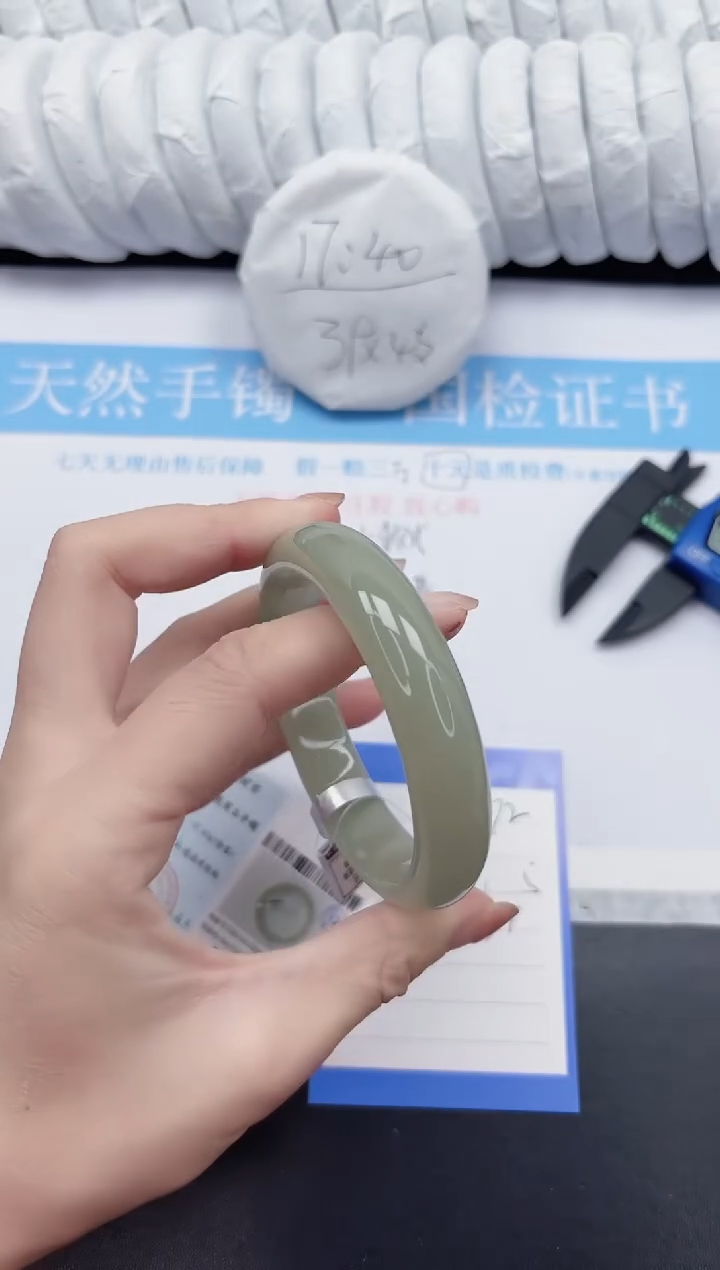 未镶嵌手镯石英质玉72-62.5DK