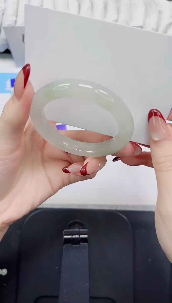 【闪购商品】石英质玉手镯未镶嵌80