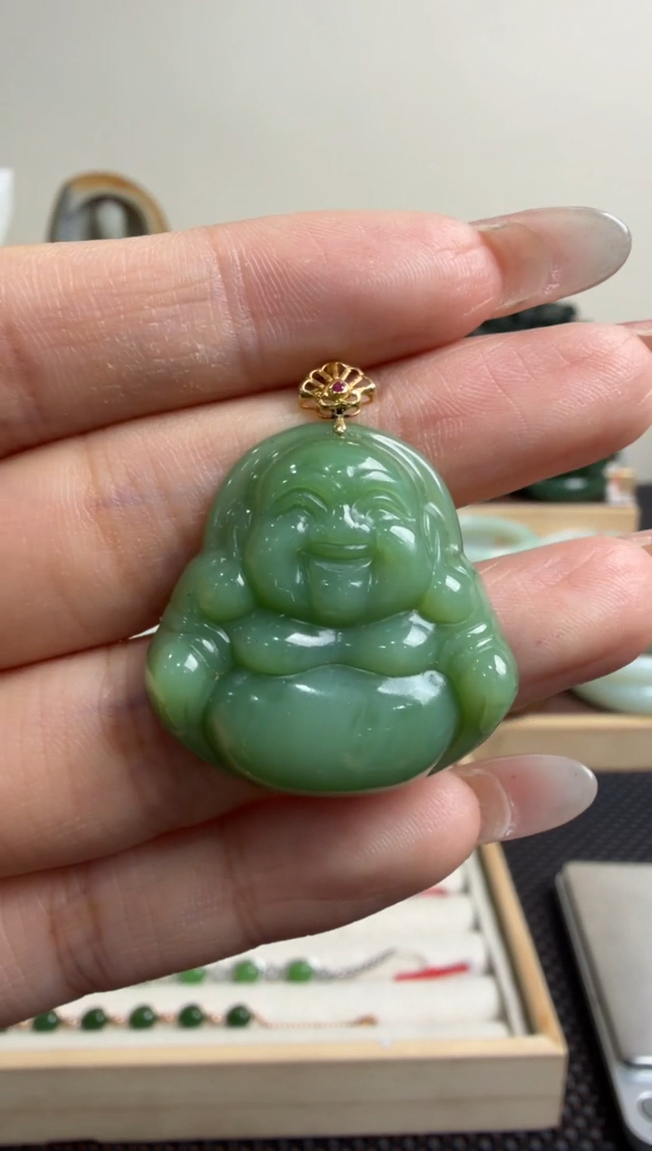 颈饰18K金镶嵌和田玉挂件