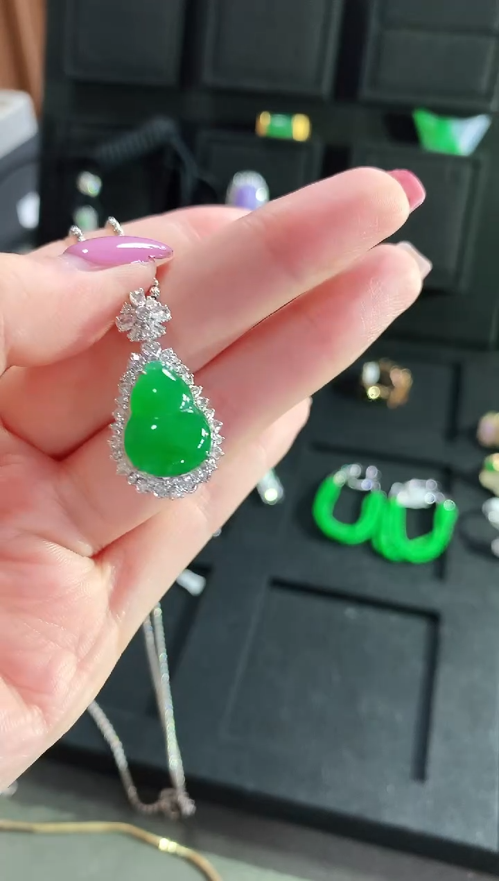 【闪购商品】翡翠吊坠(不含链)18K金镶嵌吊坠