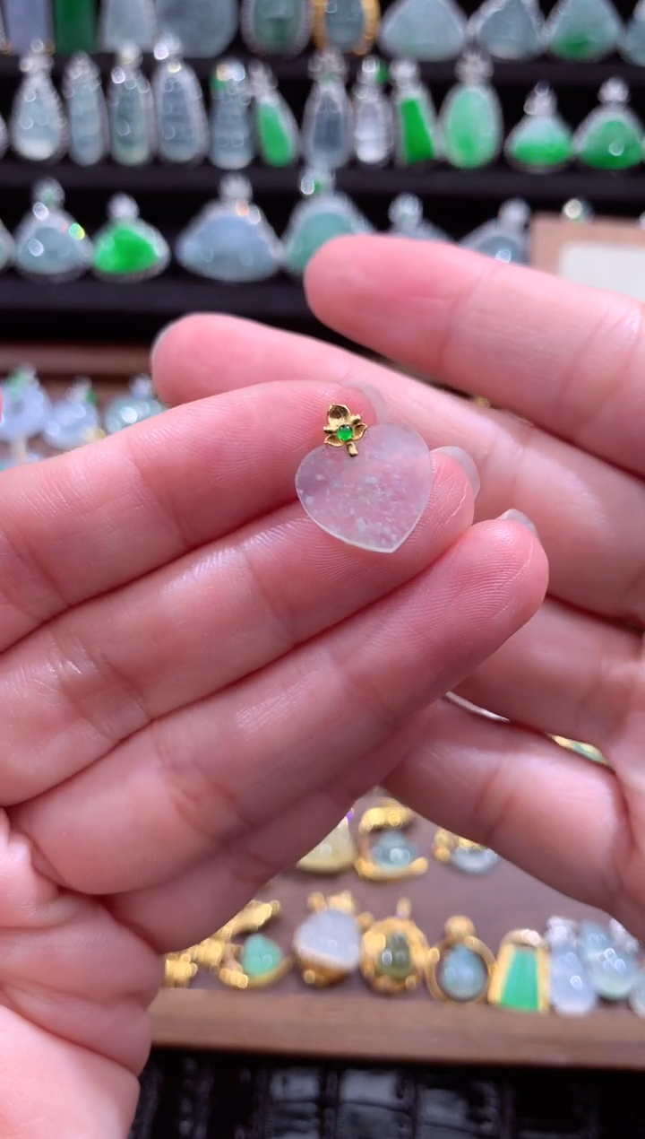 颈饰18K金镶嵌翡翠翡翠