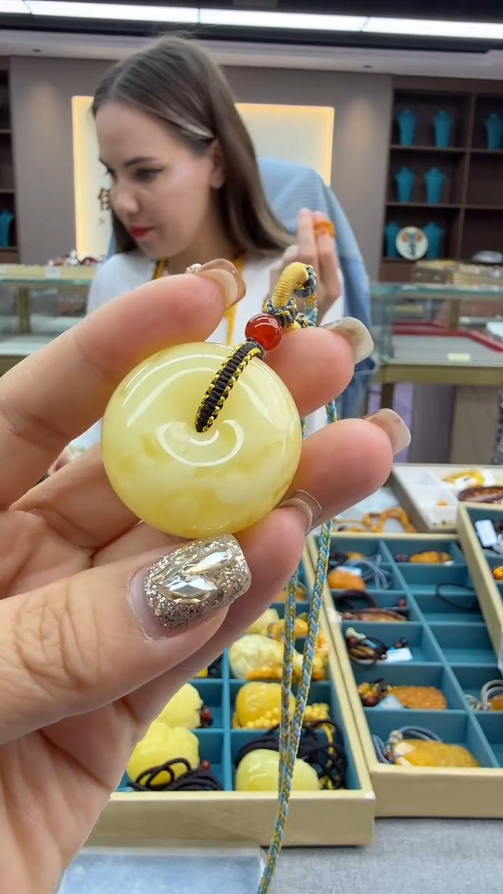 琥珀颈饰未镶嵌256秒拍号 假一罚三 