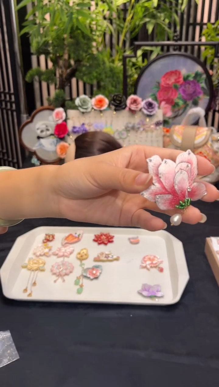 织绣M***?非遗苏绣手工饰品